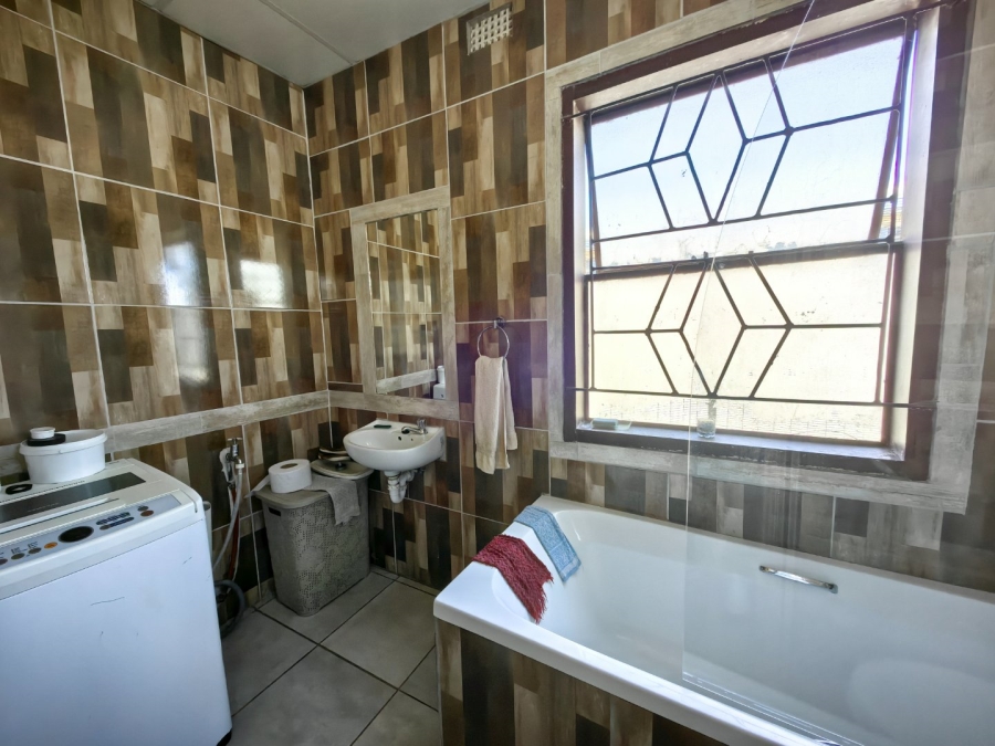 5 Bedroom Property for Sale in Philippi East Western Cape